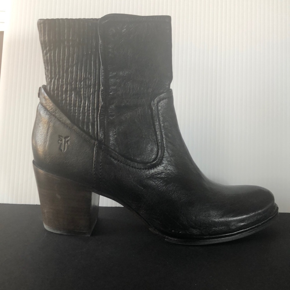 Frye Lucinda scrunch short bootie